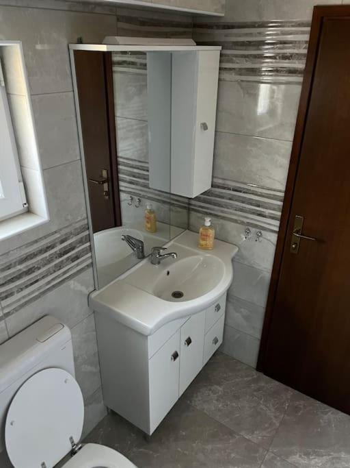 Room In Otocac Helena ภายนอก รูปภาพ